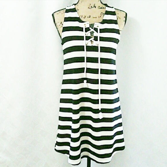 Almost Famous Dresses & Skirts - 💛 Almost Famous Sleeveless Dress